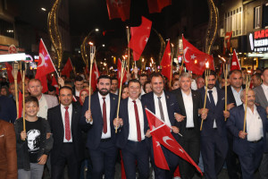 100.Yıl Coşkusu Fener Alayı Korteji ve Kardeşlik Destanı Gösterisiyle Yaşandı
